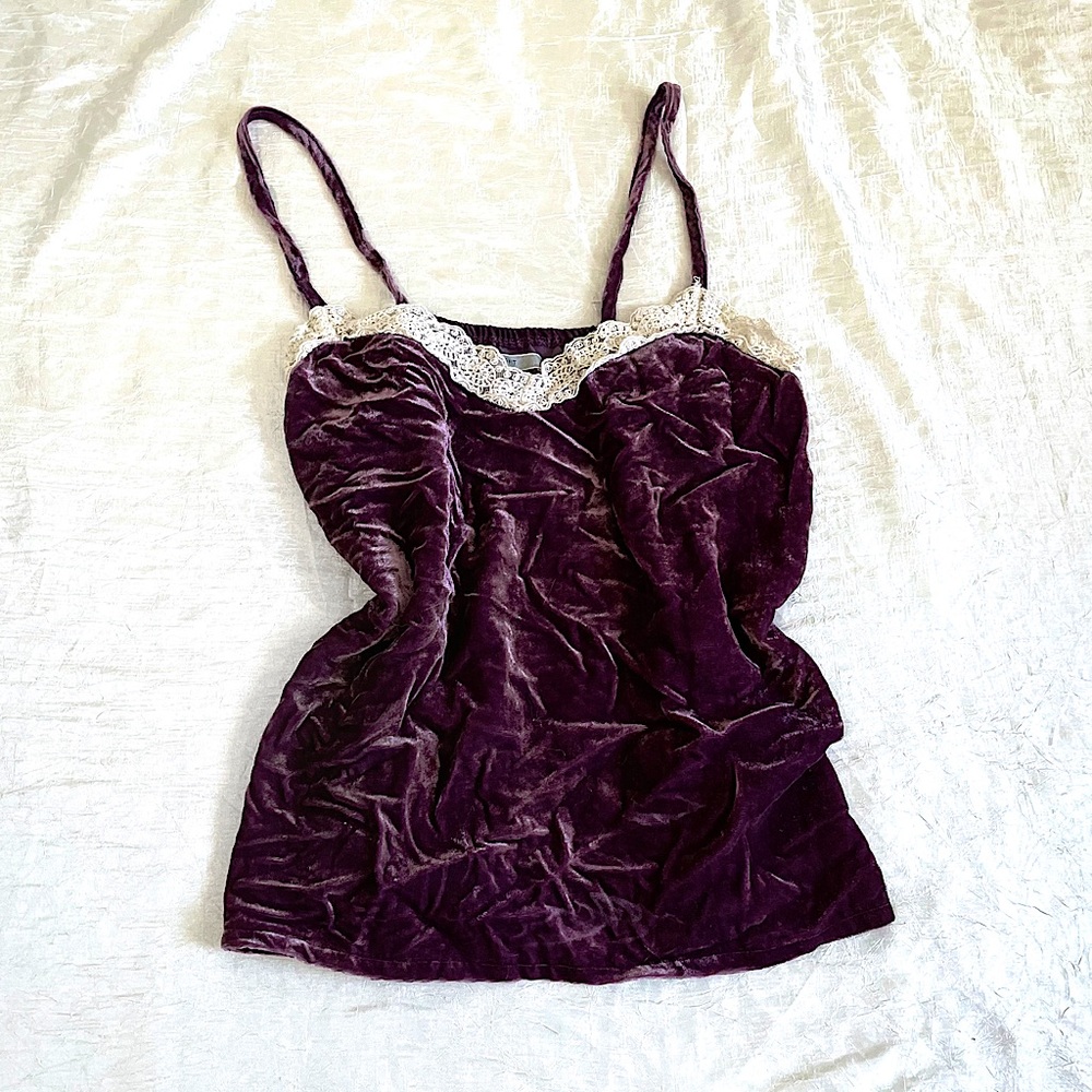 ❤️‍🔥3/$22❤️‍🔥 Purple crushed velvet cami tank top with white lace trim